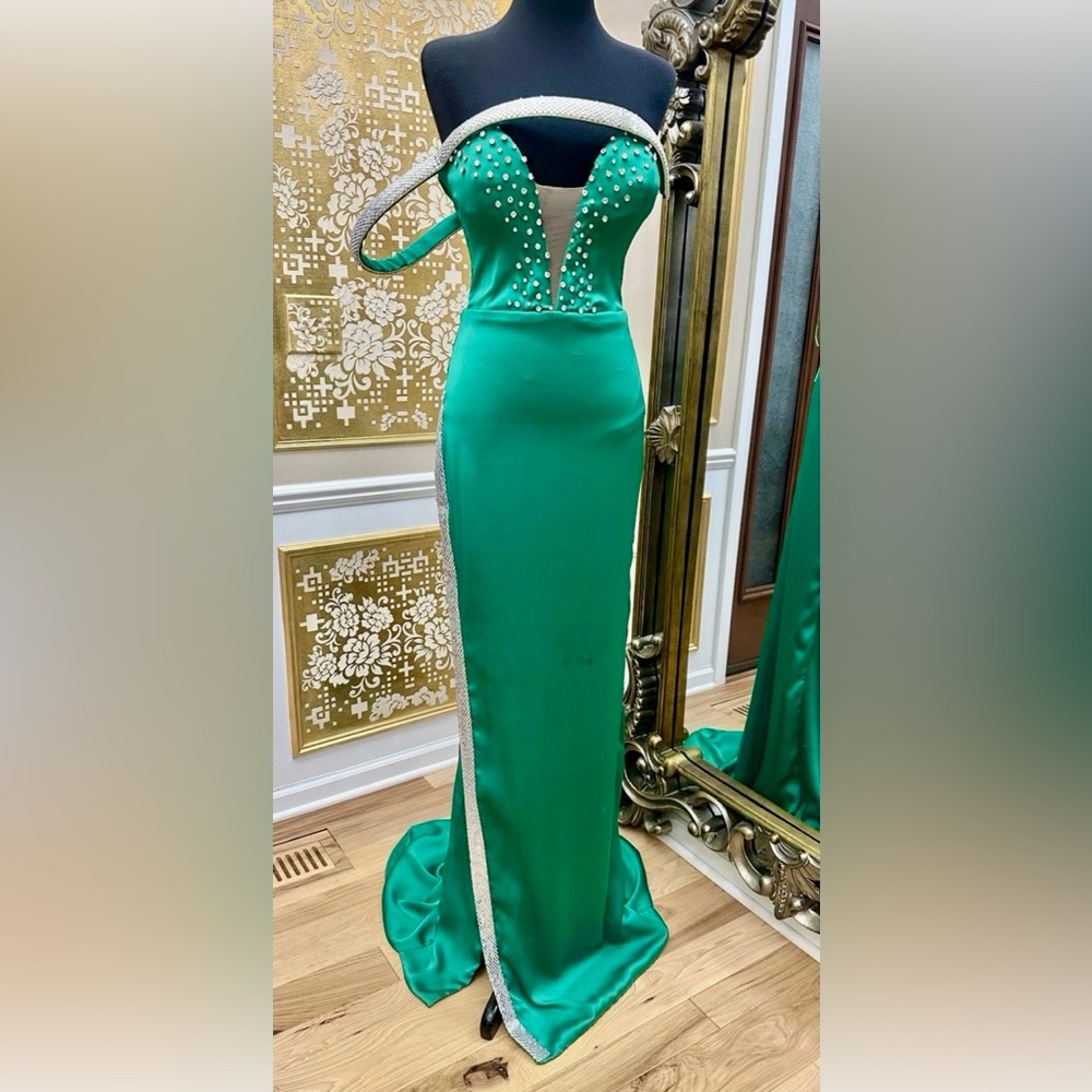 Unique Crystal Unique Prom Formal Strapless Gown Satin Emerald Green Size 4